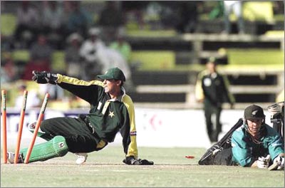 McMillan survives a run-out attempt