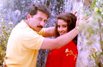 Arvind Swamy and Manisha Koirala in Raja Ko Rani Se Pyar Ho Gaya