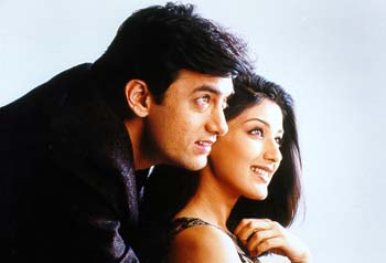 Aamir Khan and Sonali Bendre in Sarfarosh