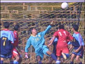 Narendra Meetei (No. 11) heads home Maharashtra's second goal.