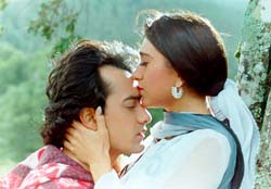 Aamir Khan and Karishma Kapoor in Raja Hindustani